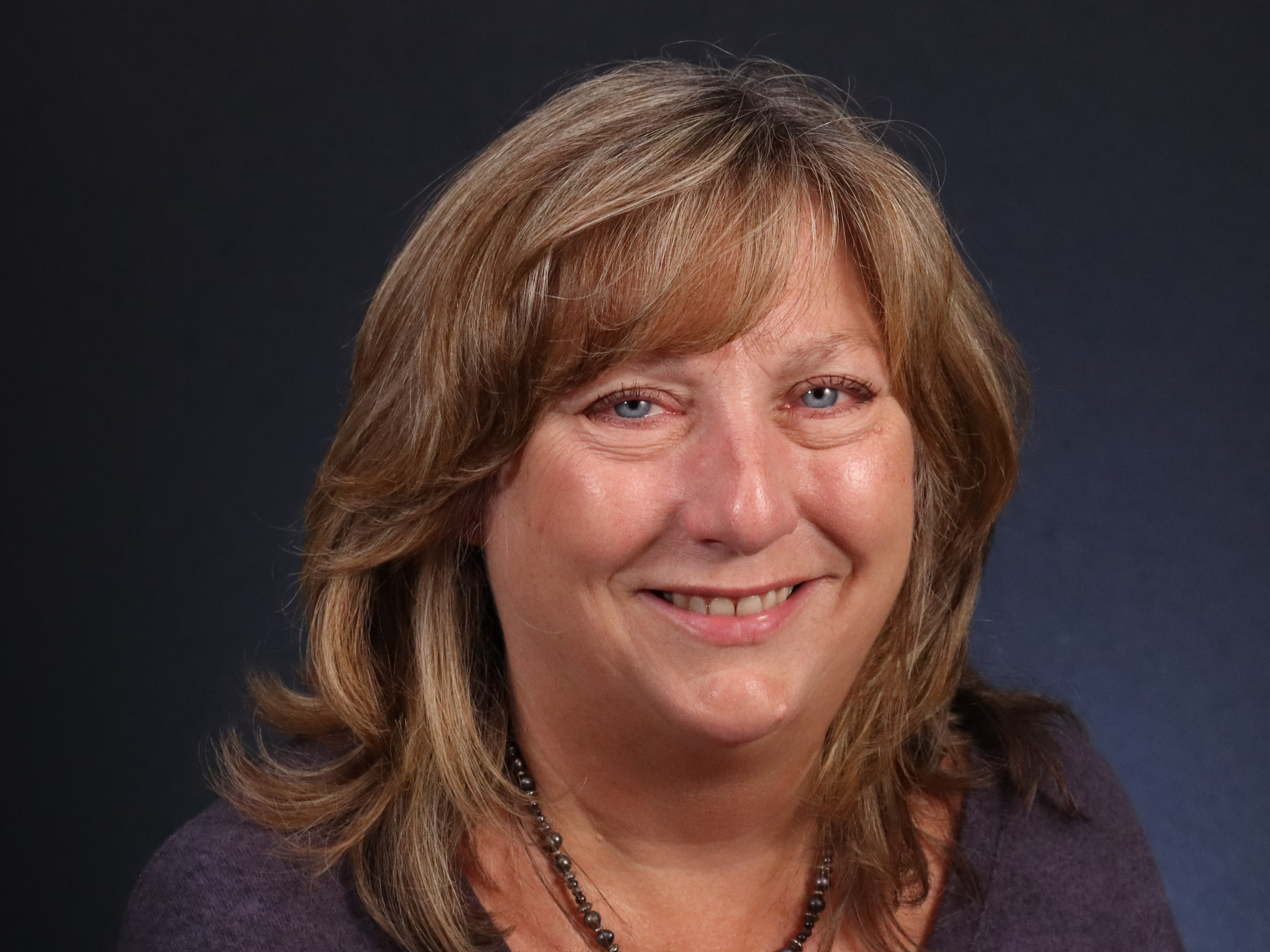 lynn nelson headshot