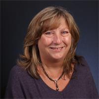 lynn nelson headshot