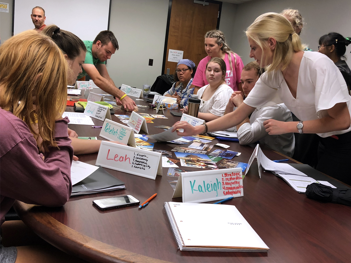 Students in HNRS 152F "Leadership Challenge" perform a StrengthsFinder activity in an Ahlberg Hall conference room.