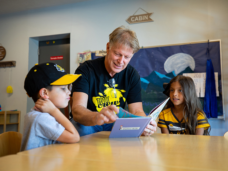 First gentleman Rick Case reads to students. 