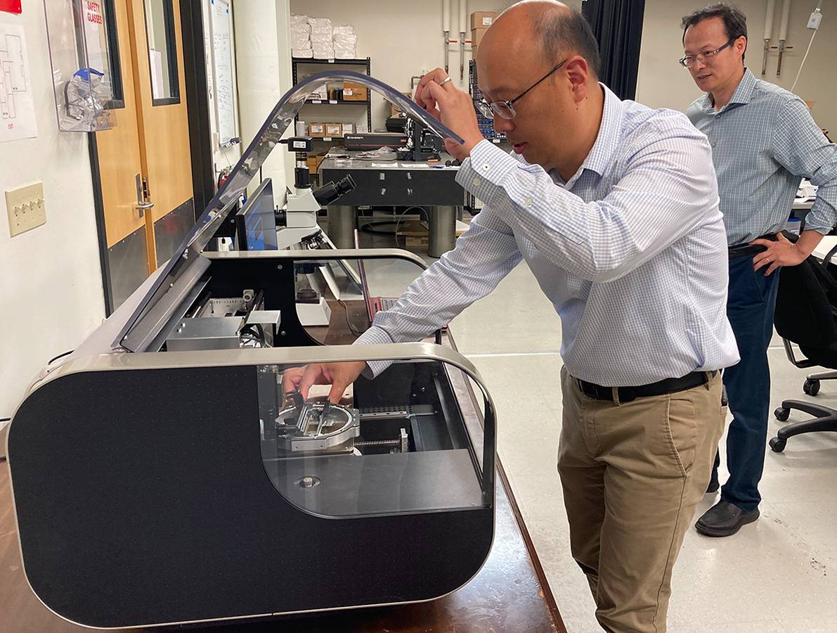 Image of Dr. Yongkuk Lee and Dr. Kyoung Hag Lee working on 3D printer.