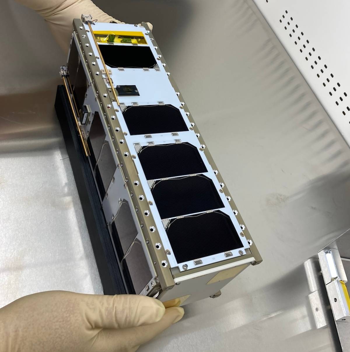 Cube-sat Cube-sat