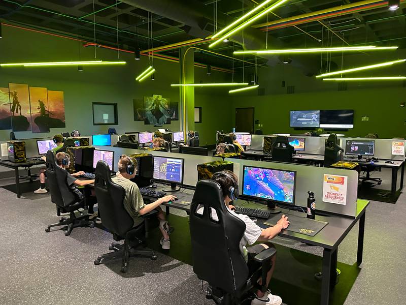 Students at the Heskett Center Esports Hub
