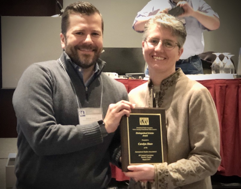 Carolyn Shaw receives award