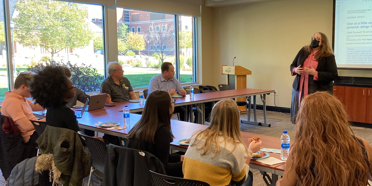 Abigail Devereaux presents a paper during an ISEG mentoring group meeting.