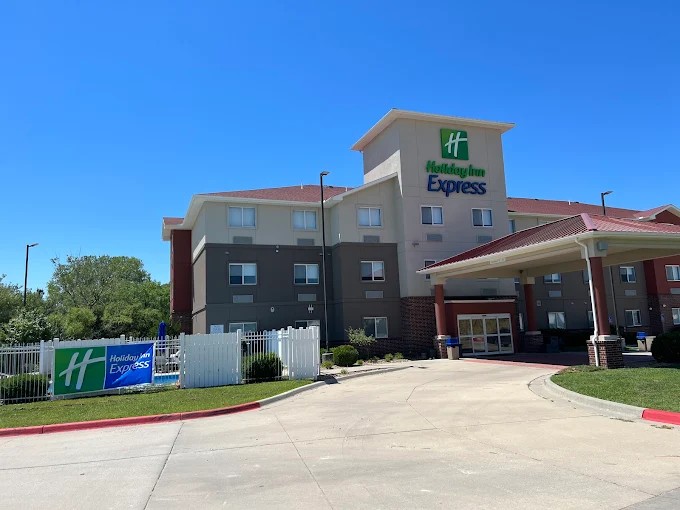 Pic of Holiday Inn Express Park City KS