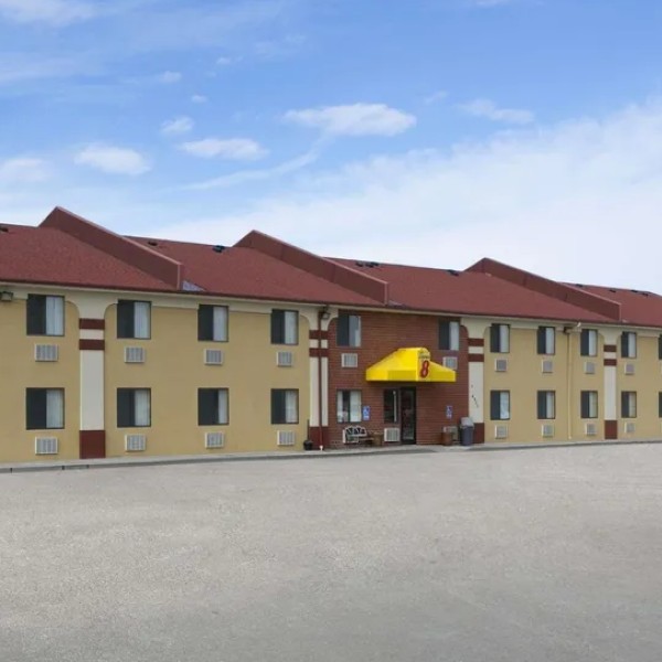 Pic of Super 8 hotel in Park City Kansas