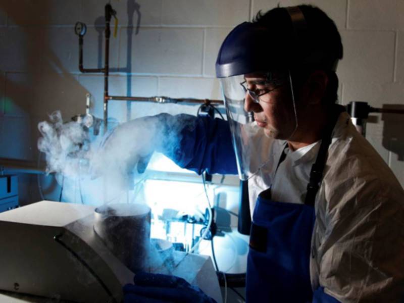 WSU Engineering student working in the lab.