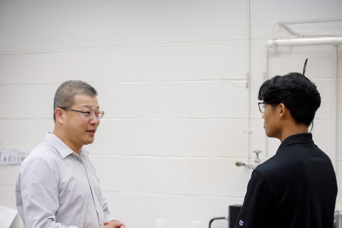 Faculty in Lab With Student