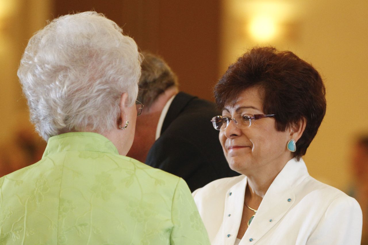 Dr. Zulma Toro-Ramos: Dean Zulma Toro-Ramos led the morning's events and presented a gift to President and Mrs. Beggs.