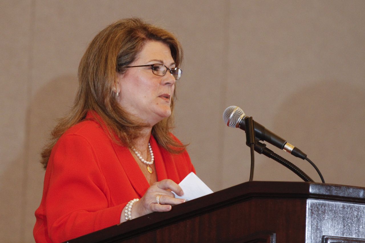 Julie-Ellen Acosta: Honorary Wallace alumna Julie-Ellen Acosta, VP at the Boeing Company, gave a personal testimony of Mrs. Wallace's mentoring and encouragement to her.