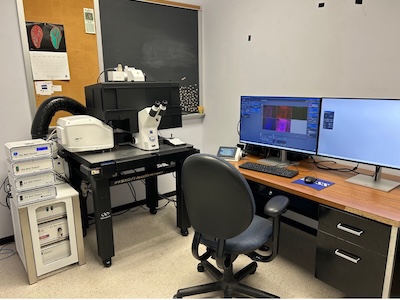 Photo of confocal microscope and desk setup