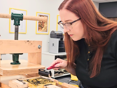 Katie inks a 3D-printed block