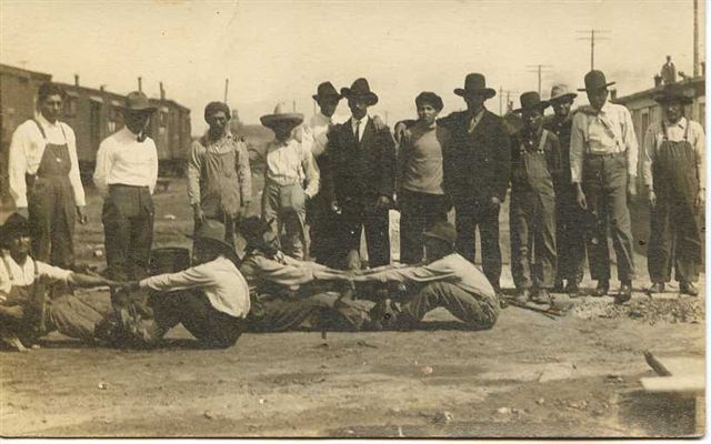 Photo of a group of Mexican immigrants from the 1870s.