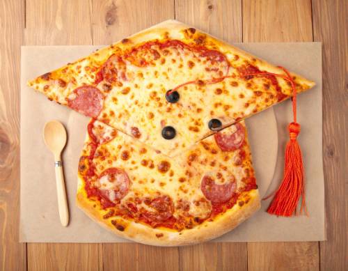 AI generated photorealistic mortarboard made of pizza