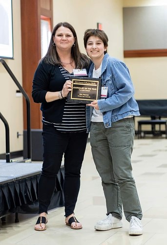 Photo of Amy DeVault and Mia Hennen.