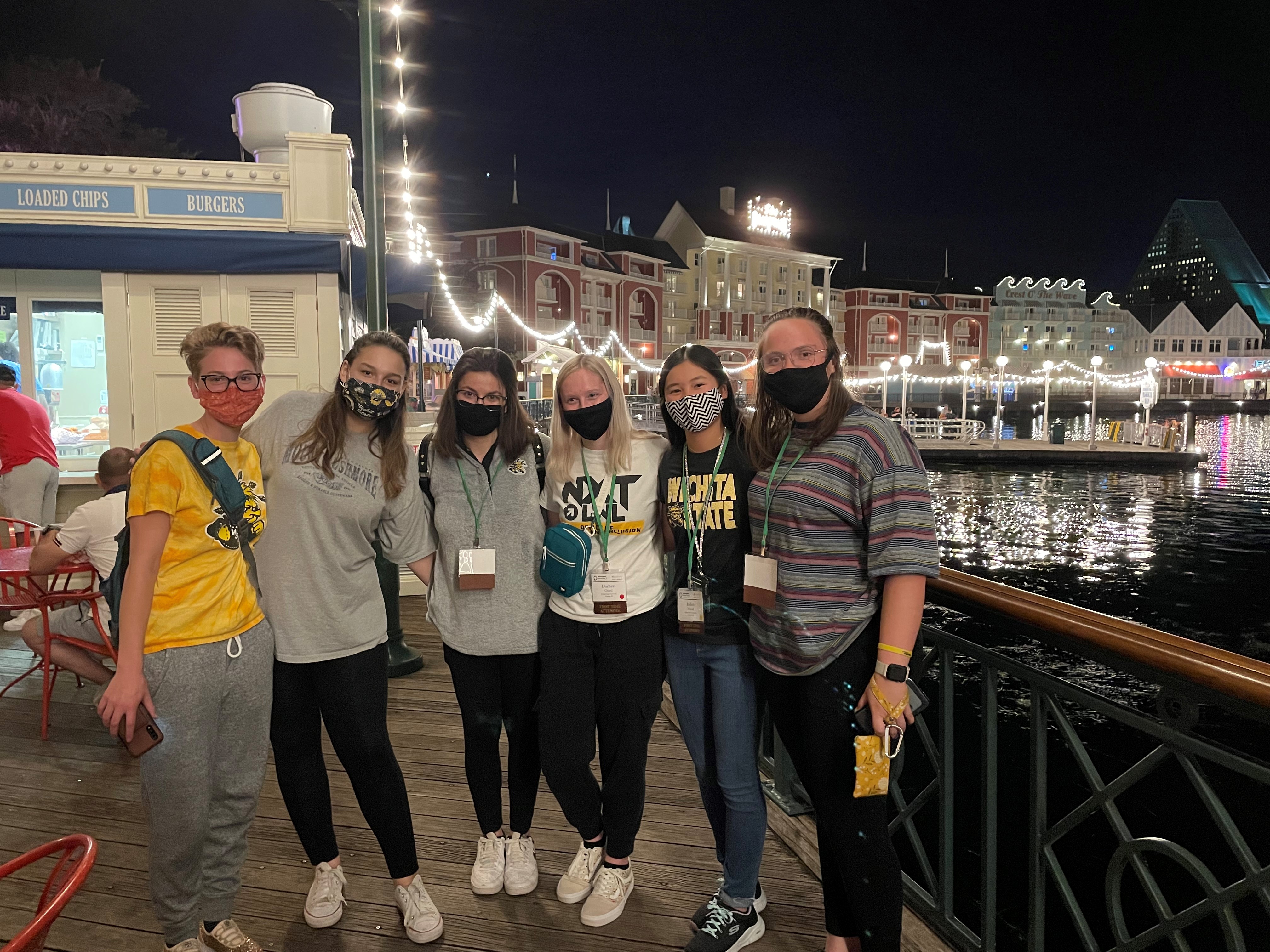 6 students standing in Florida