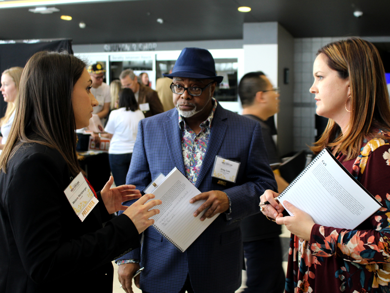 Shocker New Venture Competition presenter talks with judges.