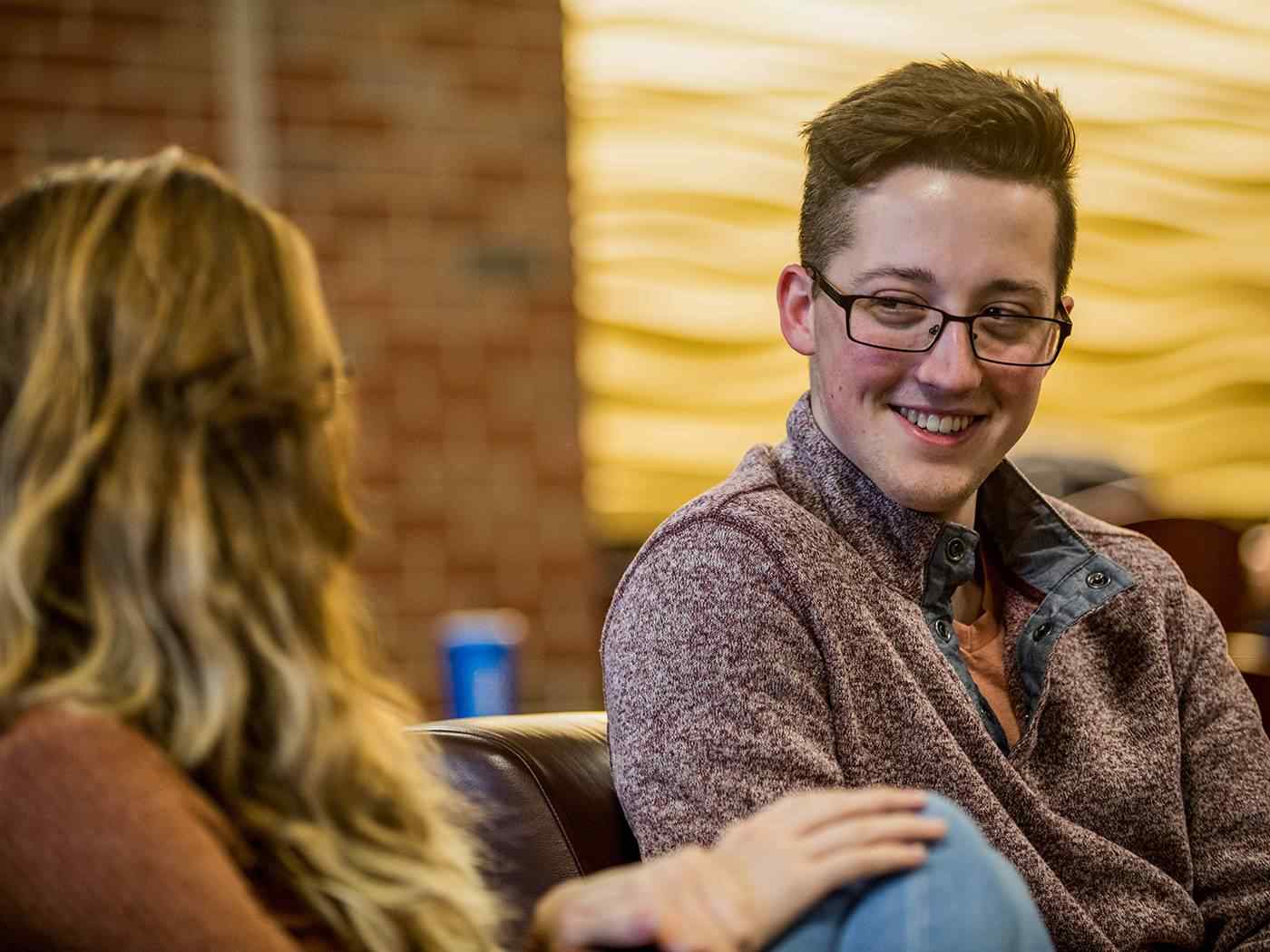 Two students chat in the RSC