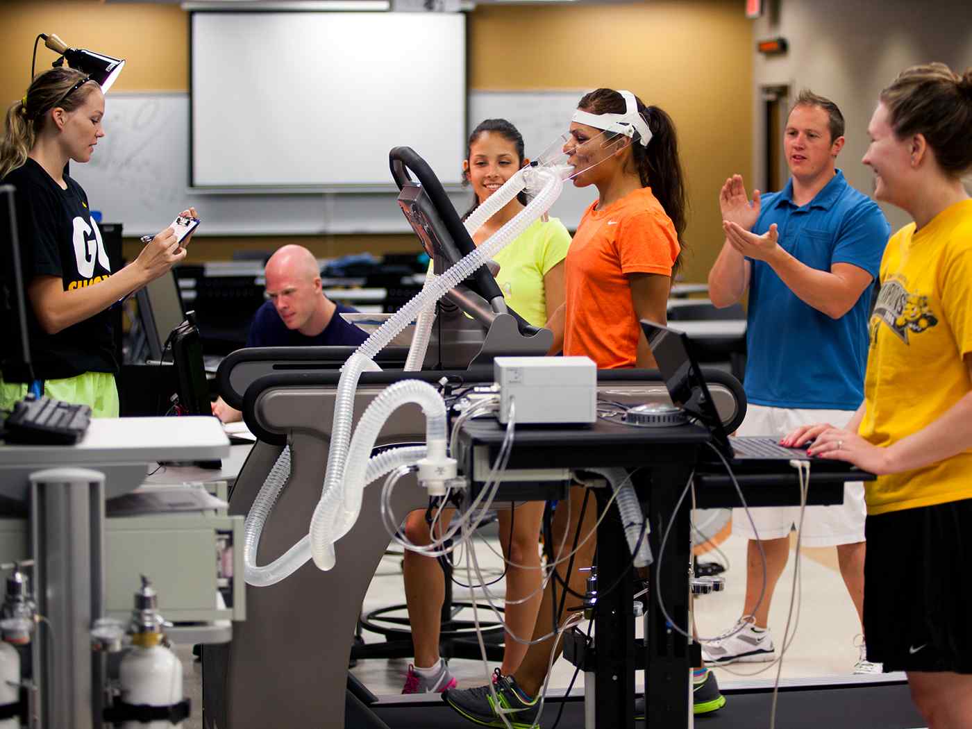 Exercise students in the lab. 