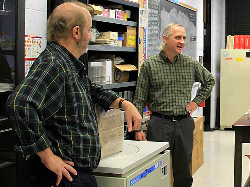 Professors Chris Rogers and Mark Schneegurt study the Dark-eyed Junco bird.