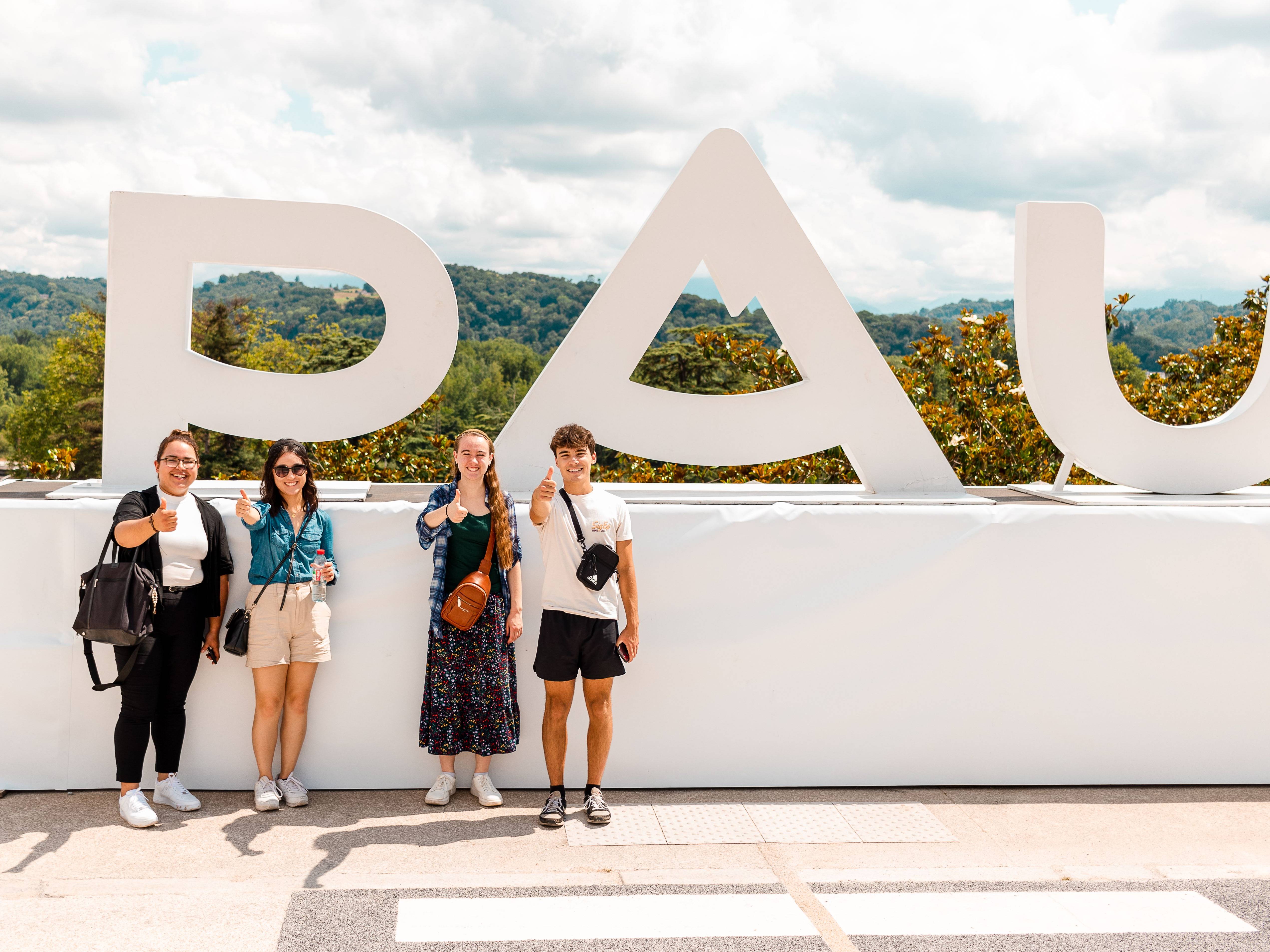 Students with Pau sign