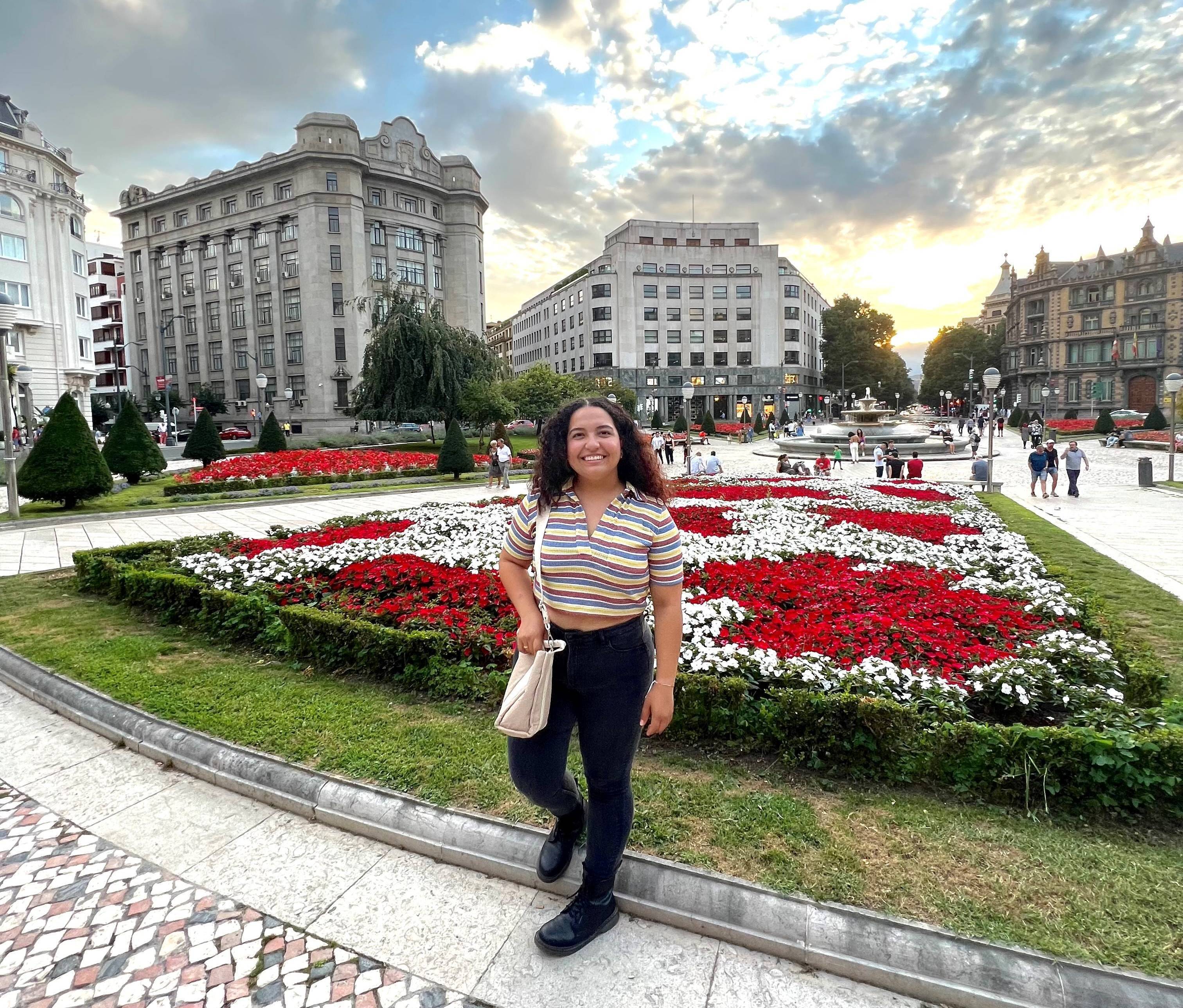 Tais with rose garden