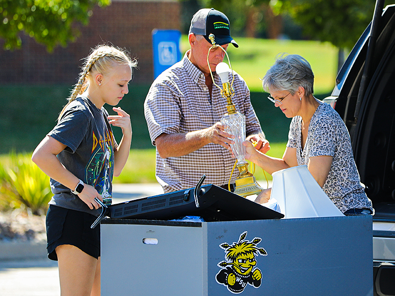 Riley McMillan moves in to her dorm at the beginning of the Fall 2022 semester.