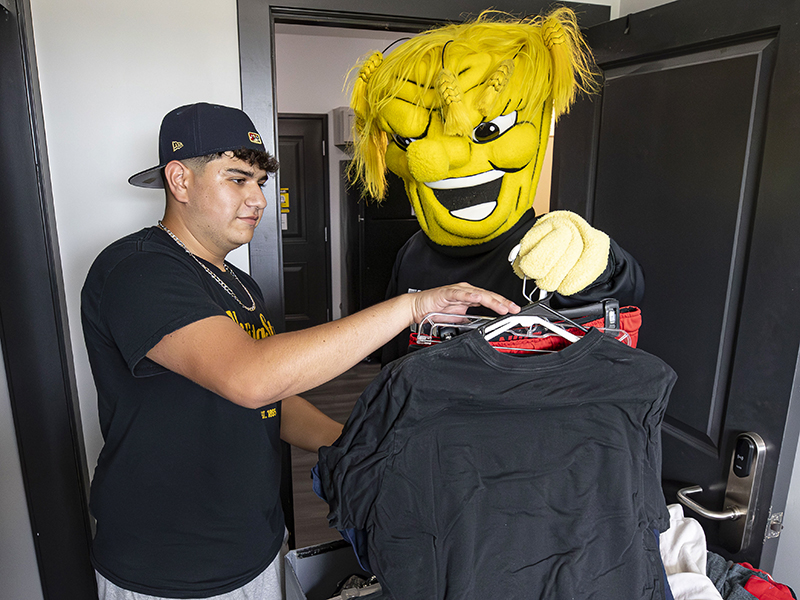 Wu helping a student during Move-In Day 2023.