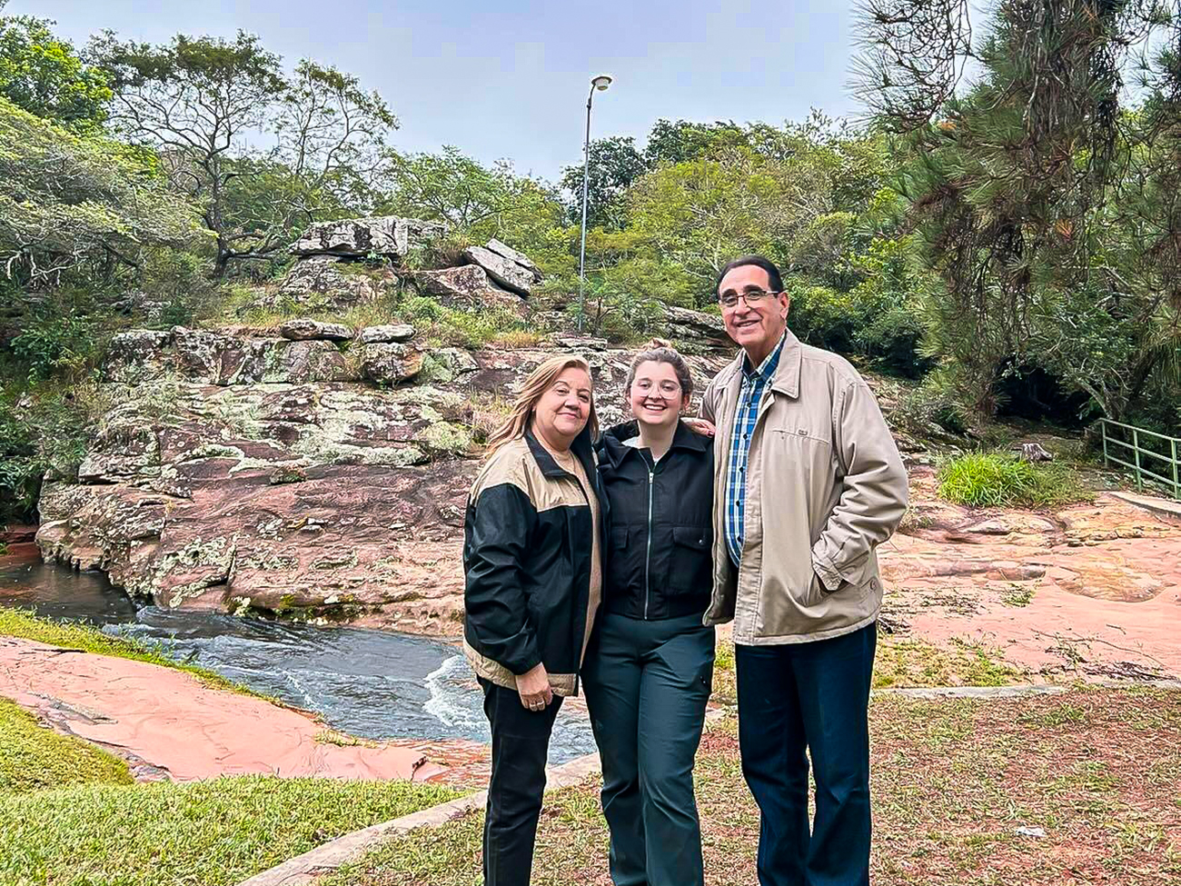 Tyllor with her host family at a Paraguayan nature preserve.