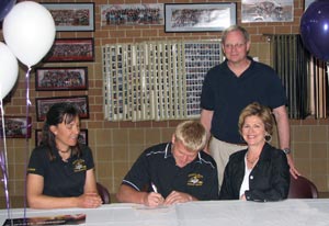 Student signing to WSU Rowing Team