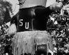 WSU’s 1982 football team gathers around an inflatable version of Wu at homecoming game versus New Mexico State University on October 16.