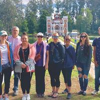 Students and faculty stand in front of the Ex-Hacienda de Chautla.