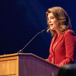Barton Speakers Series, Norah O'Donnell at podium.