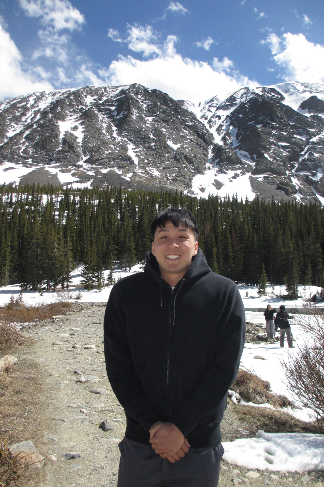 Photo of Kaylon Le in front of a snowy mountain