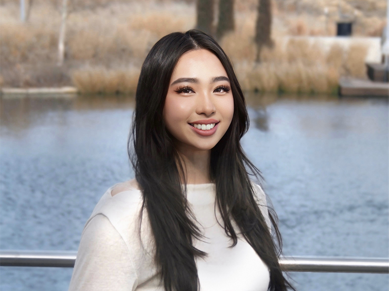 Photo of Jenny Ho outside