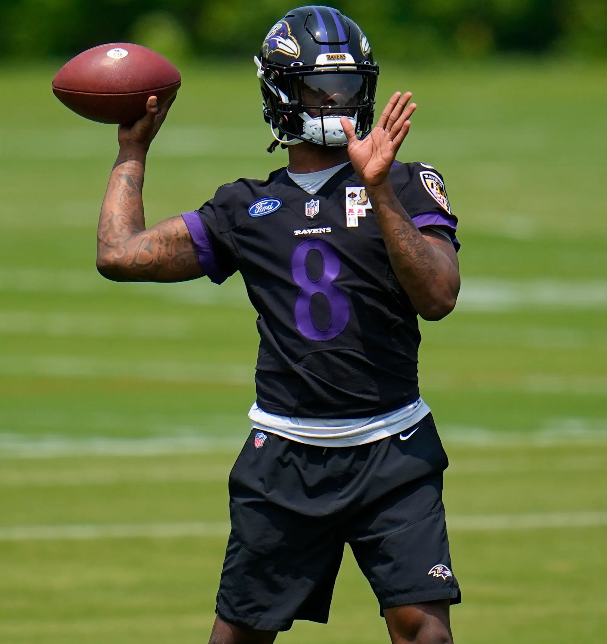 Lamar Jackson Throwing In Practice