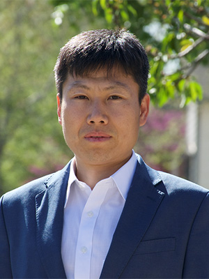 Hongsheng He headshot