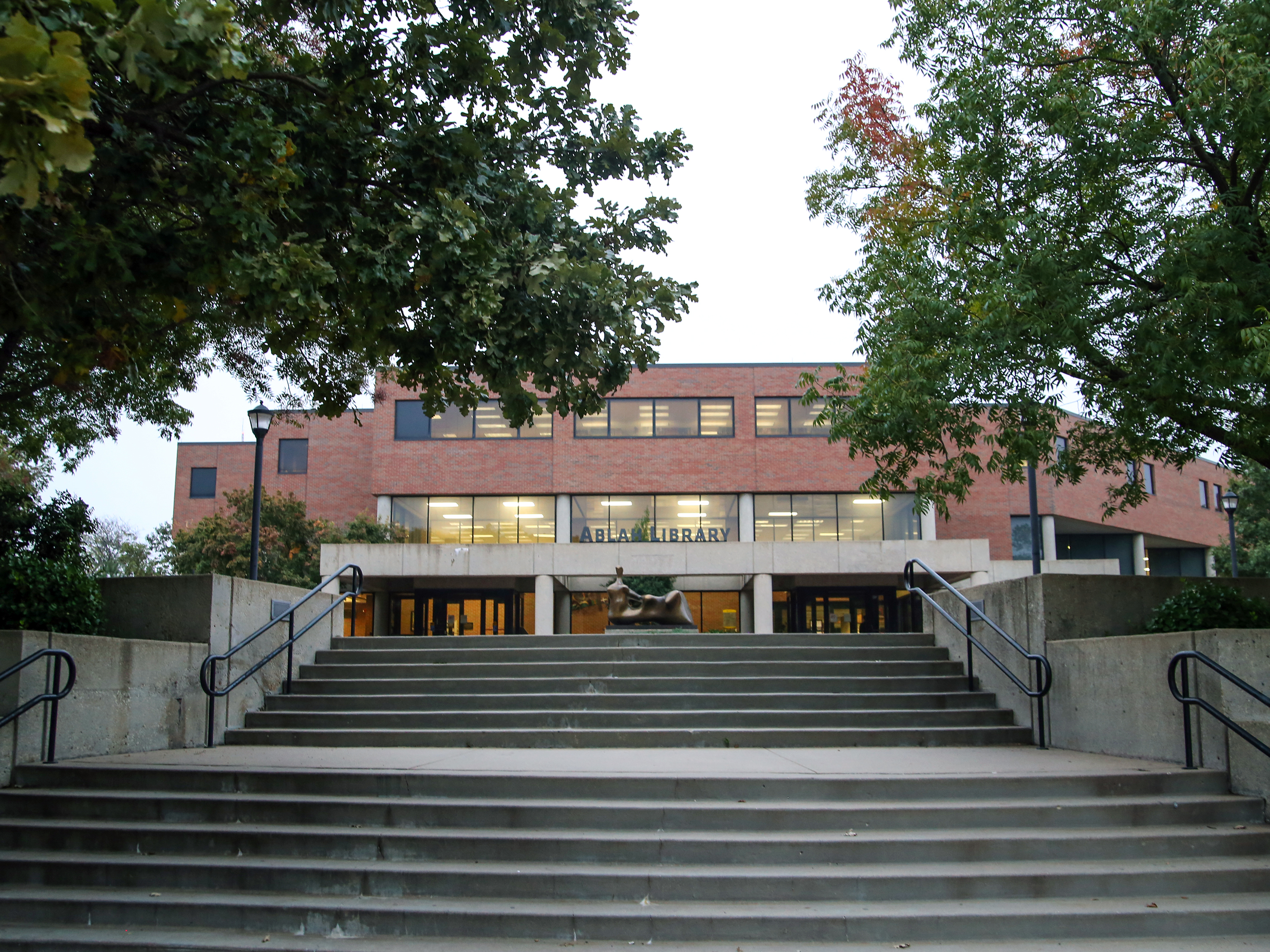Steps leading up to the Ablah Library entrance 
