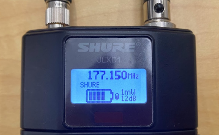 Battery level on lavalier microphone shows full battery bars in the meter