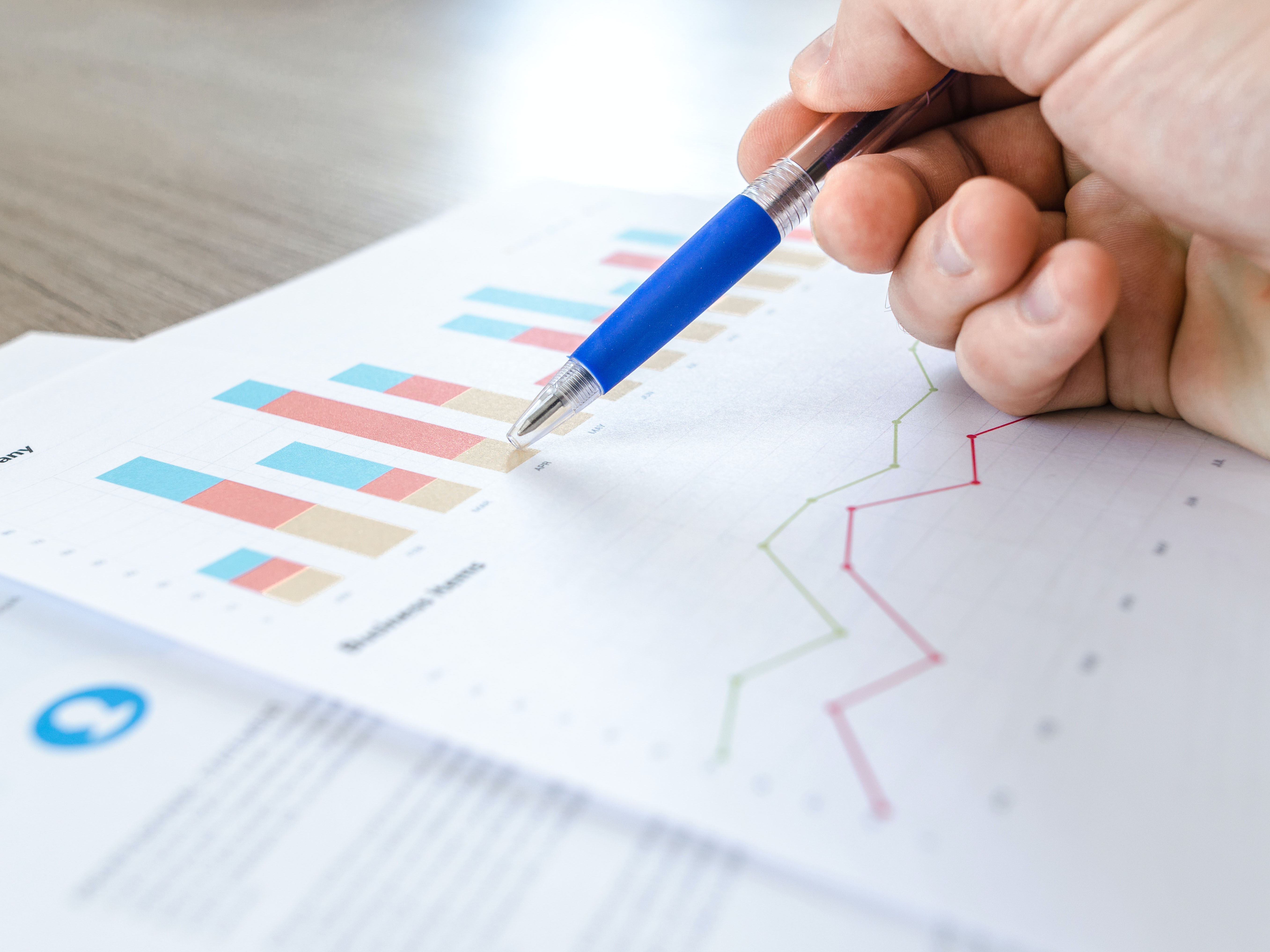 pointing with a pen at a chart - results - five dysfunctions