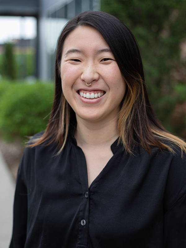 Headshot of Janis Hwang