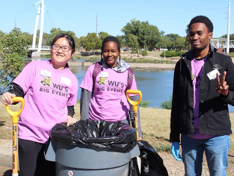 students volunteering at wu's big event